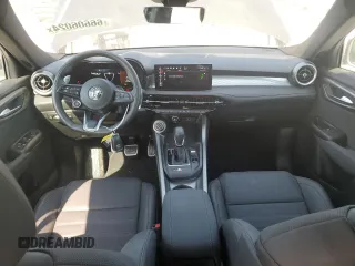 2024 Alfa Romeo Tonale Ti z VIN ZASPATCW4R3046069, wystawiony jako Copart lot #66606024 z przebiegiem 3330 mil mil oraz Nie do naprawy. Historia ofert i sprzedaży dostępna na DreamBid. Obrazek 8.