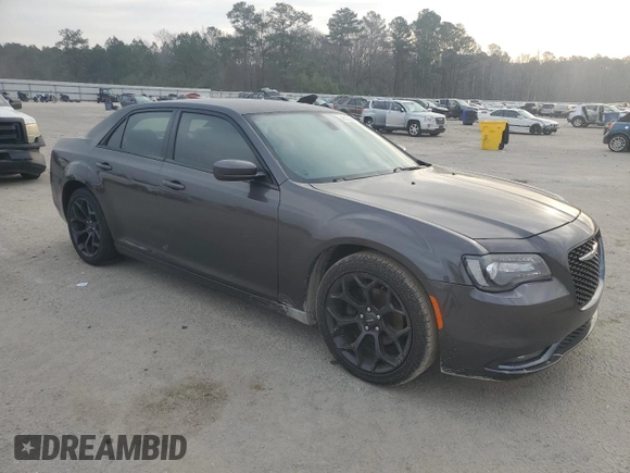 2019 Chrysler 300 S z VIN 2C3CCABG5KH585486, wystawiony jako Copart lot #48126285 z przebiegiem 131 088 mil mil oraz Szkoda całkowita • Salvage title. Historia ofert i sprzedaży dostępna na DreamBid. Obrazek 4.