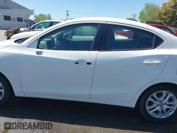 2016 Scion iA z VIN 3MYDLBZVXGY122157, wystawiony jako IAAI lot #41991308 z przebiegiem 133 026 mil mil oraz . Historia ofert i sprzedaży dostępna na DreamBid. Obrazek 14.