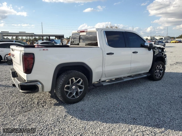 2022 GMC Sierra 1500 SLT with VIN 3GTUUDET3NG645163, listed as a Copart auction lot 86171684 with 45,344 mi miles and Salvage Title. Bid and sale history available at carsss.com. Image 3.