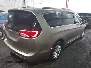 2017 Chrysler Pacifica Touring L with VIN 2C4RC1BG5HR565540, listed as a IAAI auction lot 41999464 with 110,056 mi miles and . Bid and sale history available at DreamBid. Image 4.