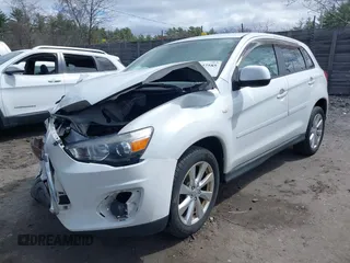 2015 Mitsubishi Outlander Sport ES with VIN 4A4AR3AU5FE031343, listed as a IAAI auction lot 42037585 with 197,233 mi miles. Bid and sale history available at carsss.com. Image 2.