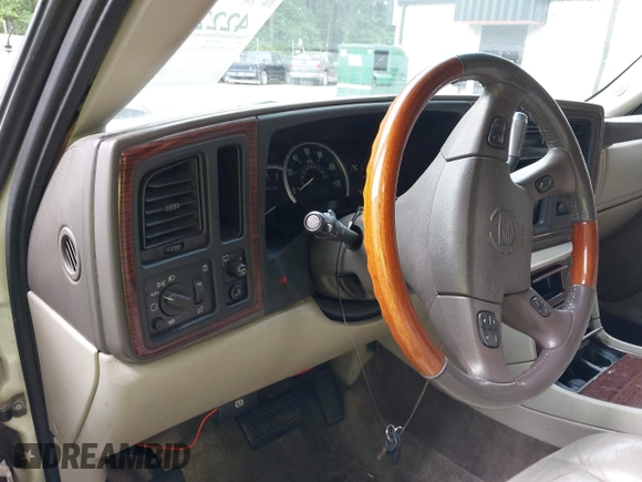 2003 Cadillac Escalade z VIN 1GYEK63NX3R241388, wystawiony jako IAAI lot #42227896 z przebiegiem 154 415 mil mil oraz . Historia ofert i sprzedaży dostępna na DreamBid. Obrazek 7.