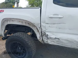 2017 Toyota Tacoma SR5 z VIN 5TFCZ5AN1HX116806, wystawiony jako IAAI lot #41839628 z przebiegiem 90 197 mil mil oraz . Historia ofert i sprzedaży dostępna na DreamBid. Obrazek 6.