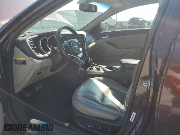 2014 Kia Optima EX z VIN 5XXGN4A7XEG304512, wystawiony jako Copart lot #50656505 z przebiegiem 141 746 mil mil oraz Szkoda całkowita • Salvage title. Historia ofert i sprzedaży dostępna na DreamBid. Obrazek 7.