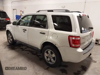 2012 Ford Escape XLT z VIN 1FMCU9DG4CKA72675, wystawiony jako IAAI lot #41212739 z przebiegiem 112 781 mil mil oraz . Historia ofert i sprzedaży dostępna na DreamBid. Obrazek 3.