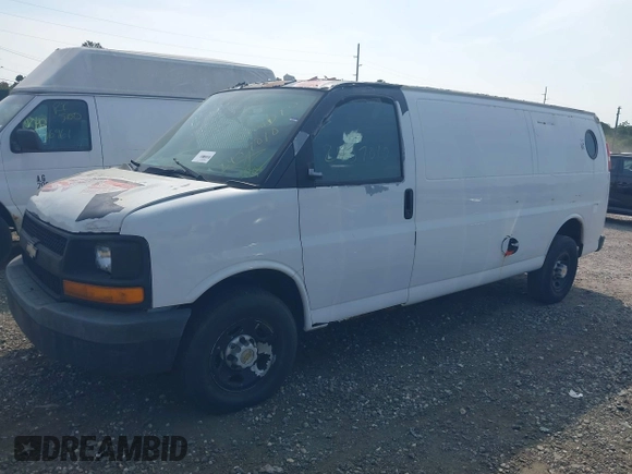 2005 Chevrolet Express Cargo Van with VIN 1GCGG29VX51200468, listed as a IAAI auction lot 40363424 with 999,999 mi miles. Bid and sale history available at carsss.com. Image 2.