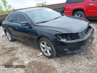 2013 Volkswagen Passat SE z VIN 1VWBN7A34DC109784, wystawiony jako IAAI lot #42302931 z przebiegiem 137 009 mil mil oraz . Historia ofert i sprzedaży dostępna na DreamBid. Obrazek 1.