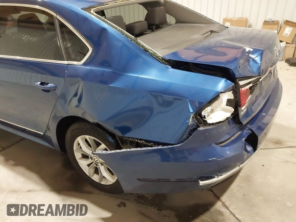 2017 Volkswagen Passat S z VIN 1VWAT7A38HC013602, wystawiony jako IAAI lot #41218616 z przebiegiem 77 497 mil mil oraz . Historia ofert i sprzedaży dostępna na DreamBid. Obrazek 17.