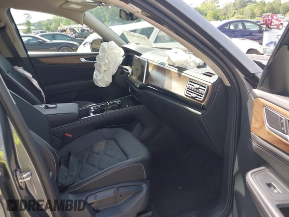 2025 Volkswagen Atlas SE with VIN 1V2HR2CA5SC501930, listed as a IAAI auction lot 42280025 with 8,026 mi miles and . Bid and sale history available at DreamBid. Image 5.