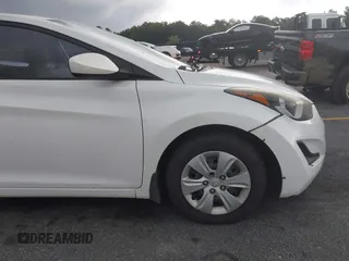 2016 Hyundai Elantra SE z VIN 5NPDH4AE0GH688736, wystawiony jako IAAI lot #42390551 z przebiegiem 225 366 mil mil oraz . Historia ofert i sprzedaży dostępna na DreamBid. Obrazek 17.