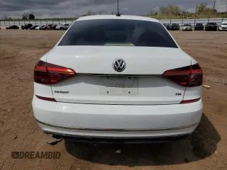 2017 Volkswagen Passat R-Line z VIN 1VWDT7A38HC052171, wystawiony jako Copart lot #55157965 z przebiegiem 82 371 mil mil oraz Szkoda całkowita • Salvage title. Historia ofert i sprzedaży dostępna na DreamBid. Obrazek 6.