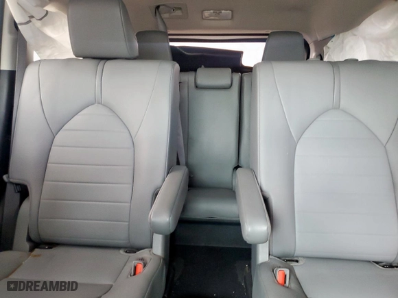 2020 Toyota Highlander XLE with VIN 5TDGZRAH7LS013584, listed as a Copart auction lot 47637525 with 34,100 mi miles and Salvage Title. Bid and sale history available at carsss.com. Image 10.