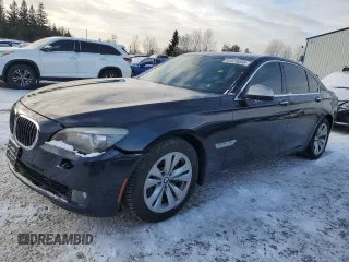 2010 BMW 7 Series 750i xDrive z VIN WBAKC6C51AC393658, wystawiony jako Copart lot #41518055 z przebiegiem 127 406 mil mil oraz Czysty tytuł • Clean title. Historia ofert i sprzedaży dostępna na DreamBid. Obrazek 1.