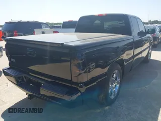 2007 Chevrolet Silverado SS z VIN 2GCEC19N071113401, wystawiony jako IAAI lot #42307590 z przebiegiem 199 687 mil mil oraz . Historia ofert i sprzedaży dostępna na DreamBid. Obrazek 4.