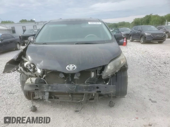 2013 Toyota Sienna SE с VIN 5TDXK3DC2DS367001, выставлен на аукционе Copart как лот 55975875 с пробегом 151 865 миль миль и Списание • Salvage title. История ставок и продаж доступна на DreamBid. Изображение 15.