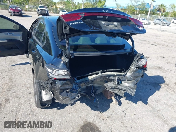 2023 Kia Forte LXS z VIN 3KPF24AD5PE554908, wystawiony jako IAAI lot #41781608 z przebiegiem 84 666 mil mil oraz . Historia ofert i sprzedaży dostępna na DreamBid. Obrazek 6.
