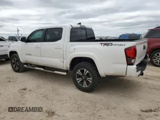2018 Toyota Tacoma SR5 z VIN 5TFAZ5CNXJX065932, wystawiony jako Copart lot #52046845 z przebiegiem 61 980 mil mil oraz Szkoda całkowita • Salvage title. Historia ofert i sprzedaży dostępna na DreamBid. Obrazek 2.