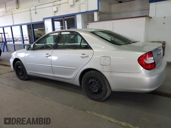 2004 Toyota Camry LE z VIN 4T1BE32K44U824314, wystawiony jako Copart lot #60207015 z przebiegiem 130 066 mil mil oraz Szkoda całkowita • Salvage title. Historia ofert i sprzedaży dostępna na DreamBid. Obrazek 2.