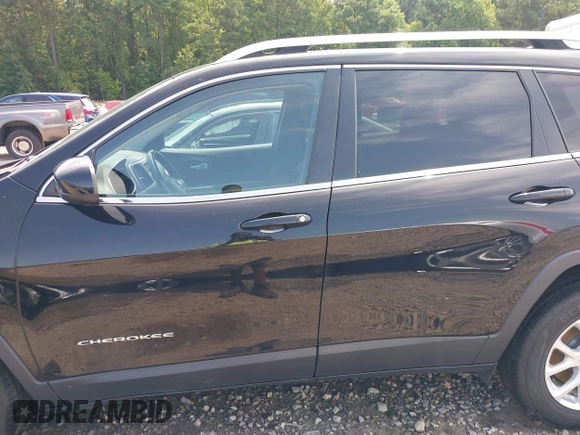 2017 Jeep Cherokee Latitude with VIN 1C4PJMCS7HD219932, listed as a IAAI auction lot 40131246 with 97,795 mi miles and . Bid and sale history available at DreamBid. Image 14.