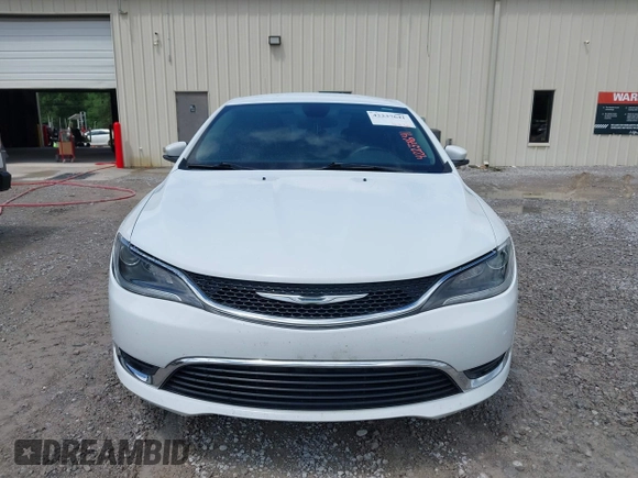 2015 Chrysler 200 Limited z VIN 1C3CCCAB5FN590198, wystawiony jako IAAI lot #42237641 z przebiegiem 216 505 mil mil oraz . Historia ofert i sprzedaży dostępna na DreamBid. Obrazek 6.