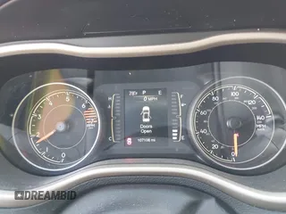 2017 Jeep Cherokee Sport с VIN 1C4PJMAB2HW587863, выставлен на аукционе IAAI как лот 42463642 с пробегом 107 108 миль миль и . История ставок и продаж доступна на DreamBid. Изображение 7.