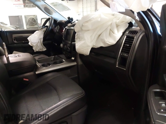 2017 Ram 1500 Night z VIN 1C6RR7MT0HS831726, wystawiony jako IAAI lot #41642459 z przebiegiem 90 423 mil mil oraz . Historia ofert i sprzedaży dostępna na DreamBid. Obrazek 5.