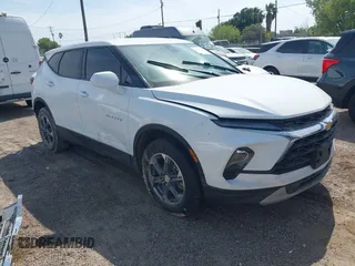 2023 Chevrolet Blazer LT z VIN 3GNKBCR44PS100705, wystawiony jako IAAI lot #42070510 z przebiegiem Nie podano mil oraz . Historia ofert i sprzedaży dostępna na DreamBid. Obrazek 1.