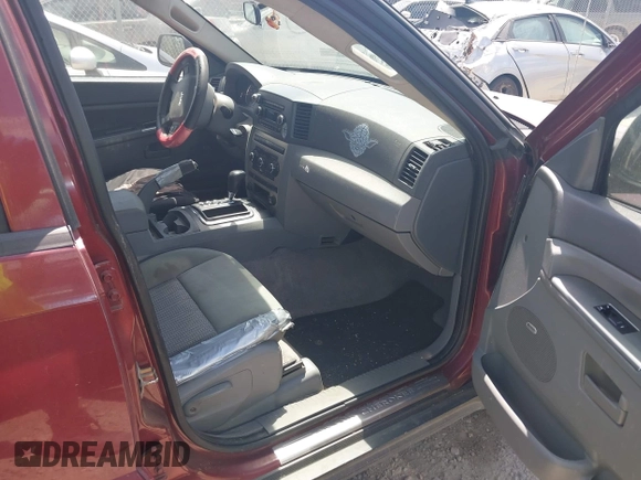 2007 Jeep Grand Cherokee Laredo with VIN 1J8GR48K57C618529, listed as a IAAI auction lot 42139566 with 174,559 mi miles. Bid and sale history available at carsss.com. Image 5.