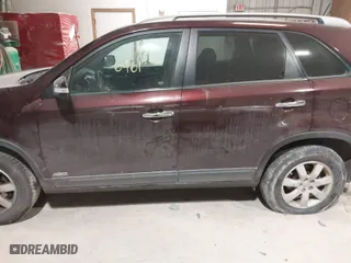 2013 Kia Sorento LX with VIN 5XYKTDA28DG338687, listed as a IAAI auction lot 41506461 with 234,553 mi miles. Bid and sale history available at carsss.com. Image 14.