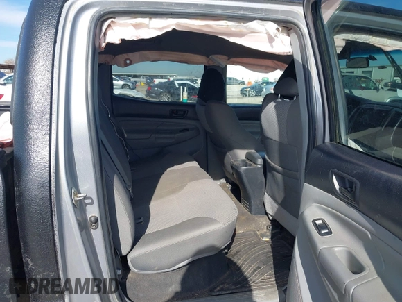 2015 Toyota Tacoma z VIN 3TMLU4ENXFM206669, wystawiony jako IAAI lot #41323365 z przebiegiem 102 297 mil mil oraz . Historia ofert i sprzedaży dostępna na DreamBid. Obrazek 8.