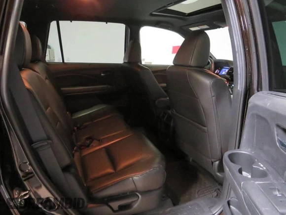 2019 Honda Passport EX-L with VIN 5FNYF7H54KB000839, listed as a Copart auction lot 48367555 with 86,804 mi miles and Salvage Title. Bid and sale history available at carsss.com. Image 6.