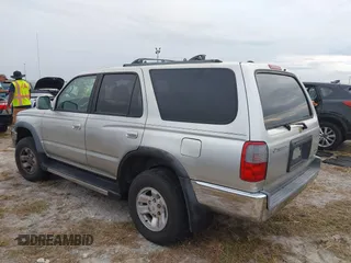 2000 Toyota 4Runner SR5 with VIN JT3GN86R0Y0159931, listed as a IAAI auction lot 40493131 with 200,277 mi miles and . Bid and sale history available at DreamBid. Image 3.