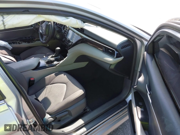 2020 Toyota Camry LE with VIN 4T1C11AK9LU341762, listed as a IAAI auction lot 42001577 with 84,991 mi miles and . Bid and sale history available at DreamBid. Image 5.