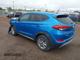 2017 Hyundai Tucson Sport z VIN KM8J33A23HU319048, wystawiony jako IAAI lot #42340603 z przebiegiem 51 738 mil mil oraz . Historia ofert i sprzedaży dostępna na DreamBid. Obrazek 3.