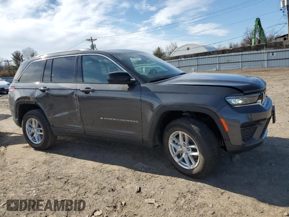 2025 Jeep Grand Cherokee Laredo with VIN 1C4RJHAG0SC268997, listed as a Copart auction lot 45860945 with 1,036 mi miles and Salvage Title. Bid and sale history available at DreamBid. Image 4.