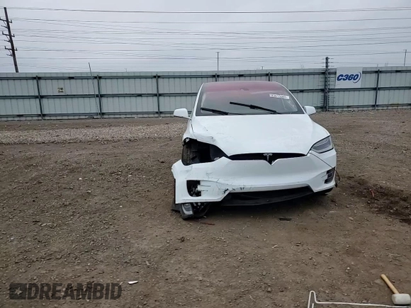 2016 Tesla Model X 70D z VIN 5YJXCBE25GF016928, wystawiony jako Copart lot #83615564 z przebiegiem Nie podano mil oraz Szkoda całkowita • Salvage title. Historia ofert i sprzedaży dostępna na DreamBid. Obrazek 11.