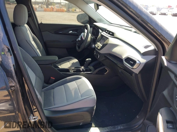 2021 Chevrolet TrailBlazer LS with VIN KL79MMS25MB171335, listed as a IAAI auction lot 42160839 with 5,033 mi miles. Bid and sale history available at carsss.com. Image 5.