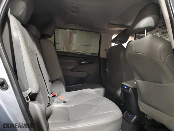 2022 Toyota Highlander XLE with VIN 5TDHZRBHXNS201361, listed as a Copart auction lot 88859475 with 45,942 mi miles and Salvage Title. Bid and sale history available at carsss.com. Image 11.