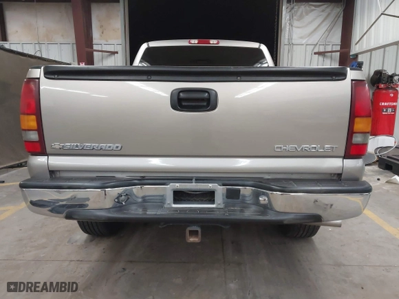 2000 Chevrolet Silverado 1500 LT with VIN 1GCEK19T4YE162277, listed as a IAAI auction lot 41777032 with 235,337 mi miles. Bid and sale history available at carsss.com. Image 16.