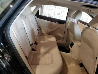2013 Volkswagen Passat SEL Premium z VIN 1VWCH7A32DC046888, wystawiony jako Copart lot #55735385 z przebiegiem 265 379 mil mil oraz Czysty tytuł • Clean title. Historia ofert i sprzedaży dostępna na DreamBid. Obrazek 10.