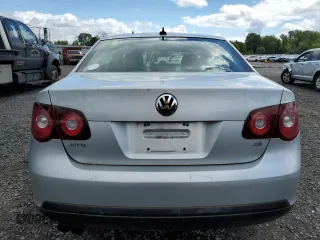 2009 Volkswagen Jetta SE with VIN 3VWRM71K99M156016, listed as a Copart auction lot 57711095 with 206,869 mi miles and Clean title. Bid and sale history available at DreamBid. Image 6.