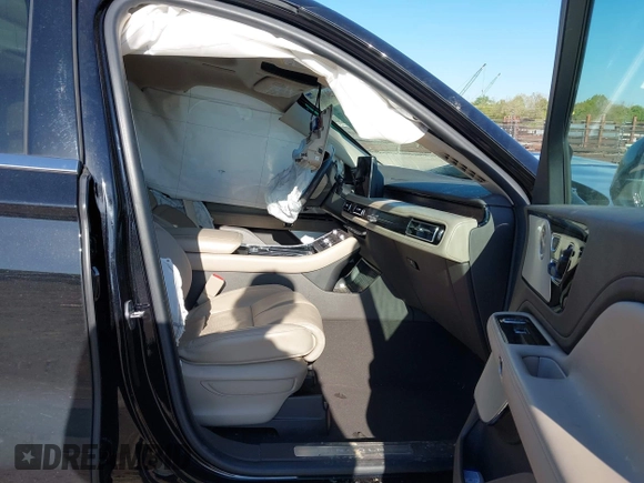 2022 Lincoln Aviator Reserve with VIN 5LM5J7XC1NGL08524, listed as a IAAI auction lot 42044037 with Not provided miles and . Bid and sale history available at DreamBid. Image 5.
