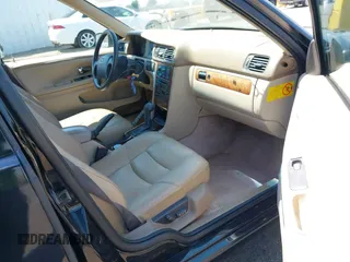 1998 Volvo V70 GLT with VIN YV1LW5676W2400102, listed as a IAAI auction lot 42654549 with 121,159 mi miles and . Bid and sale history available at DreamBid. Image 5.