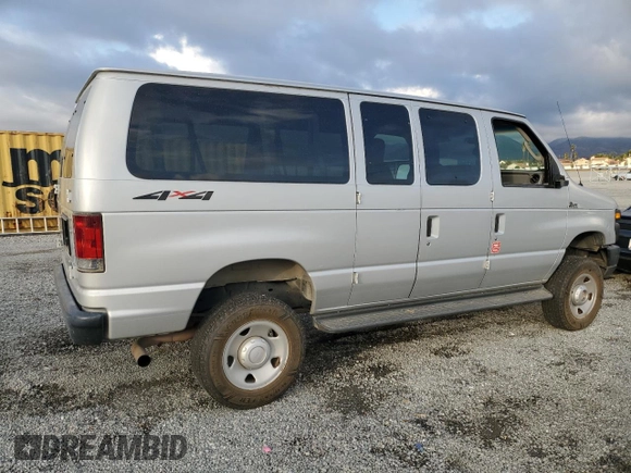 2009 Ford Econoline Passenger XL with VIN 1FBNE31L39DA86660, listed as a Copart auction lot 43724115 with 562,883 mi miles and Salvage title. Bid and sale history available at DreamBid. Image 3.