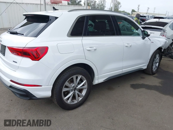 2021 Audi Q3 S line Premium z VIN WA1DECF31M1074155, wystawiony jako IAAI lot #42381678 z przebiegiem 36 894 mil mil oraz . Historia ofert i sprzedaży dostępna na DreamBid. Obrazek 4.