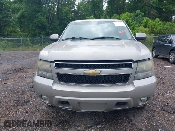 2007 Chevrolet Suburban LT with VIN 3GNGK26K07G303144, listed as a IAAI auction lot 42119779 with 181,852 mi miles and . Bid and sale history available at DreamBid. Image 12.