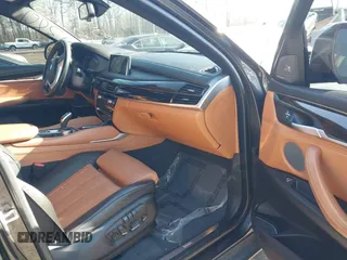 2019 BMW X6 xDrive35i z VIN 5UXKU2C51K0Z64589, wystawiony jako IAAI lot #41537380 z przebiegiem 60 769 mil mil oraz . Historia ofert i sprzedaży dostępna na DreamBid. Obrazek 5.