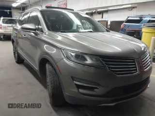2017 Lincoln MKC Reserve with VIN 5LMCJ3D94HUL56713, listed as a IAAI auction lot 41893127 with 154,041 mi miles. Bid and sale history available at carsss.com. Image 1.
