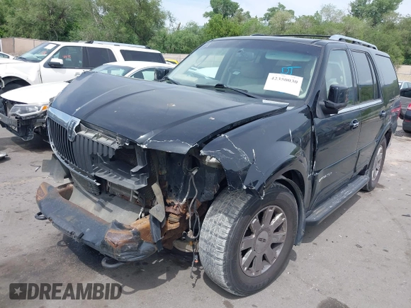 2004 Lincoln Navigator Luxury z VIN 5LMFU28R74LJ01322, wystawiony jako IAAI lot #42350030 z przebiegiem Nie podano mil oraz . Historia ofert i sprzedaży dostępna na DreamBid. Obrazek 17.